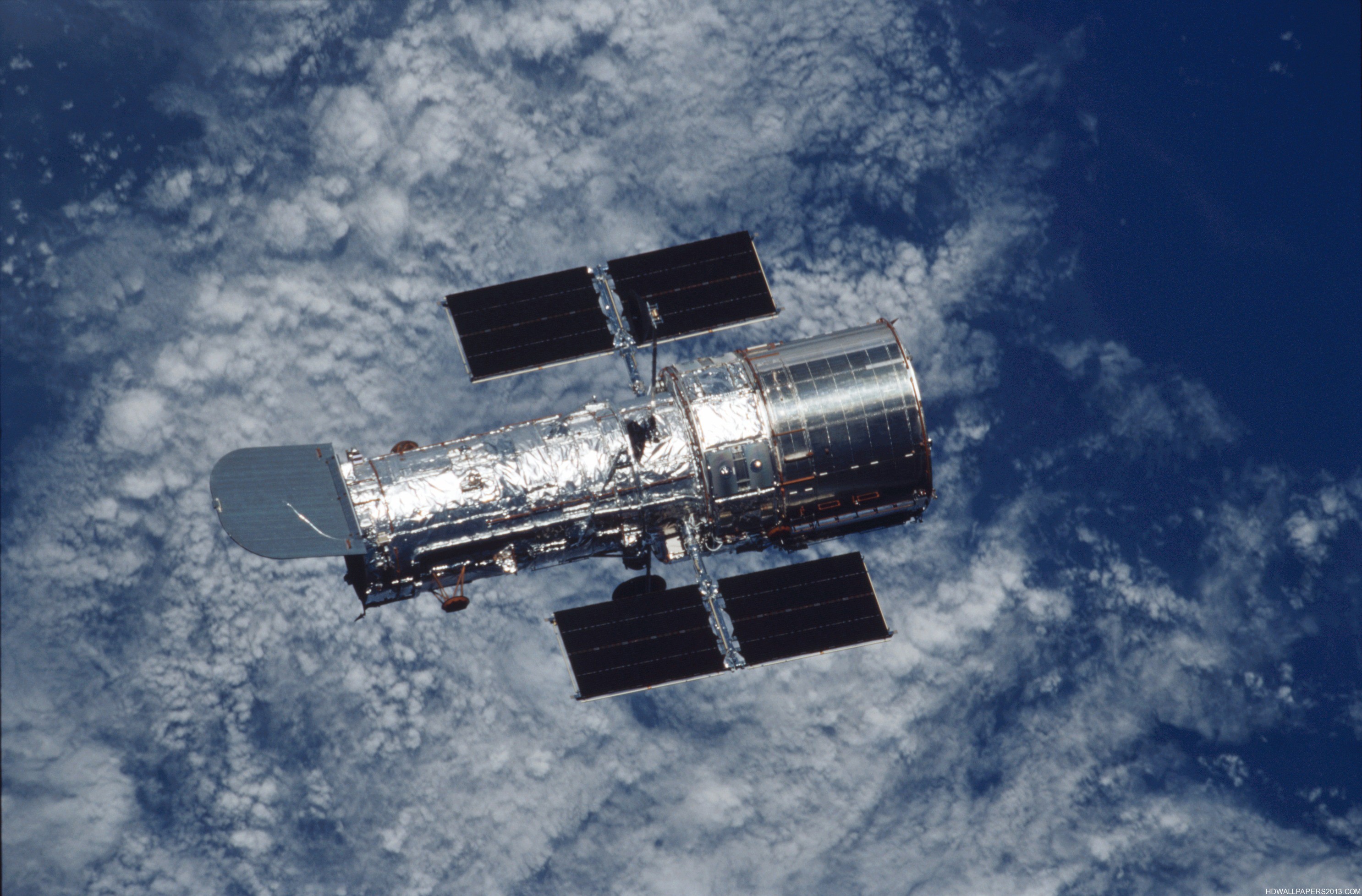 Can the Hubble Space Telescope be seen from the 
