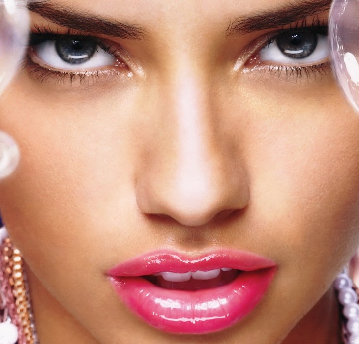 Adriana Lima Face